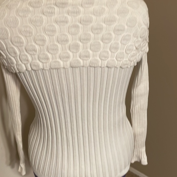 Roz & Ali Sweater - Picture 3 of 3